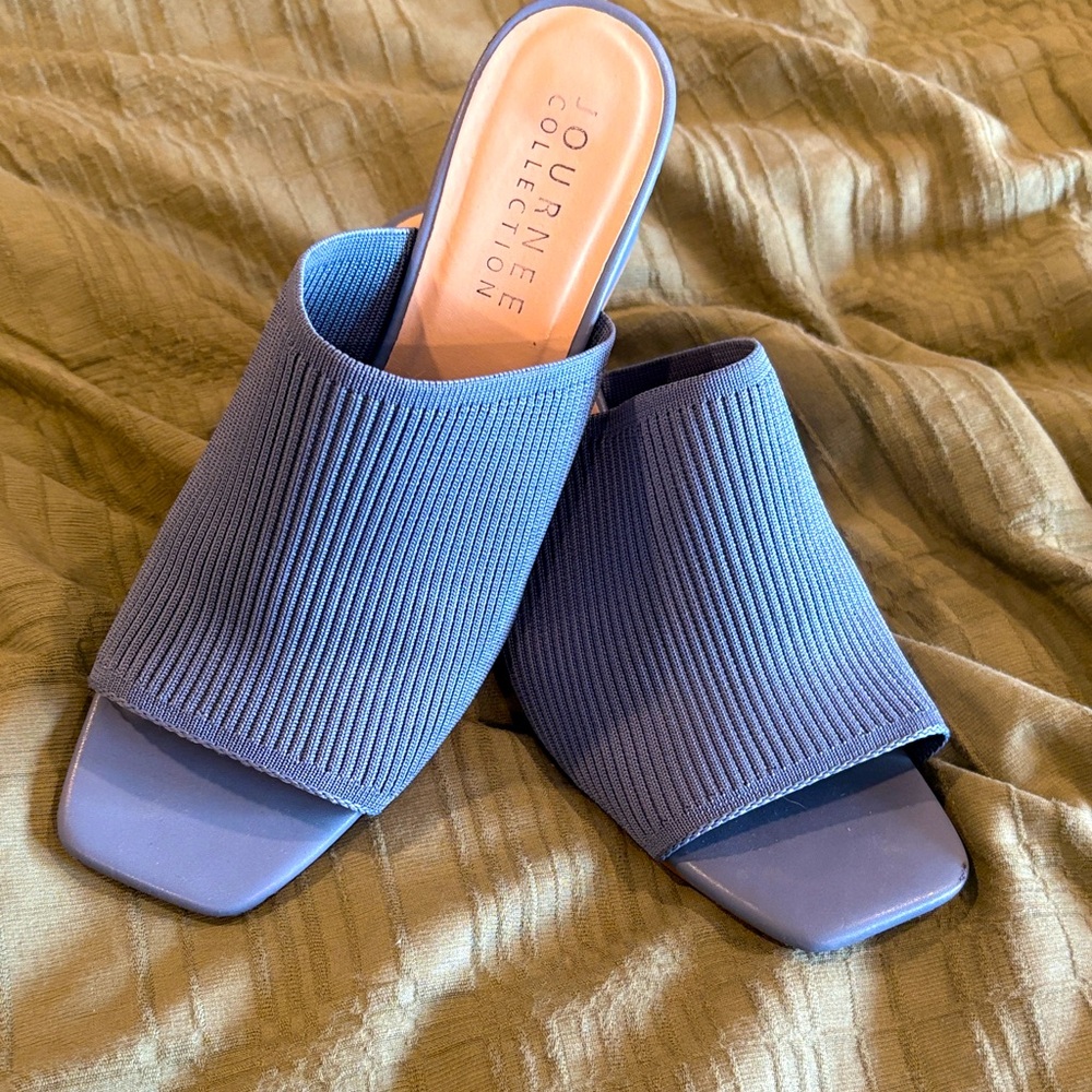 Journee Collection Women's Ribbed Blue Mules